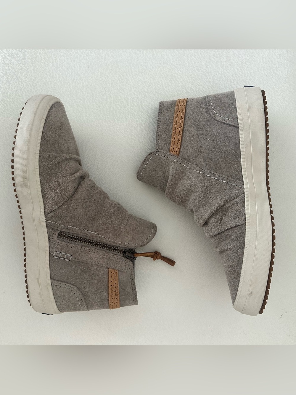 Sperry Women’s Size 6 Grey Suede High Top Sneaker Boots Side Zip